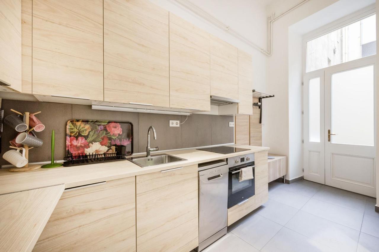 Elegant Apartment In Super Central Location Budapest Exteriör bild